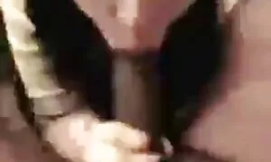 Lei mature amatoriali xxx succhia il letto del ragazzo, si masturba e alla fine si fa scopare