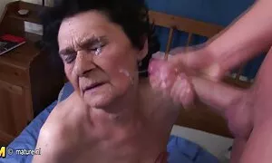 Massaggiatrice donne mature amatoriali nude e cliente a fare sesso